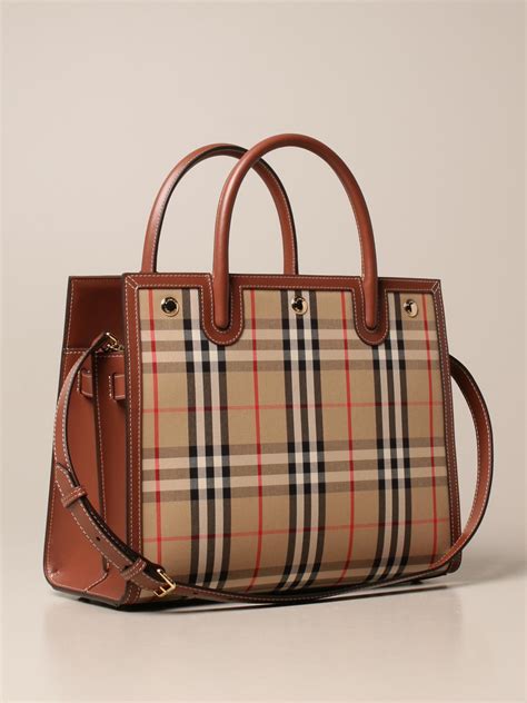 Burberry Damen